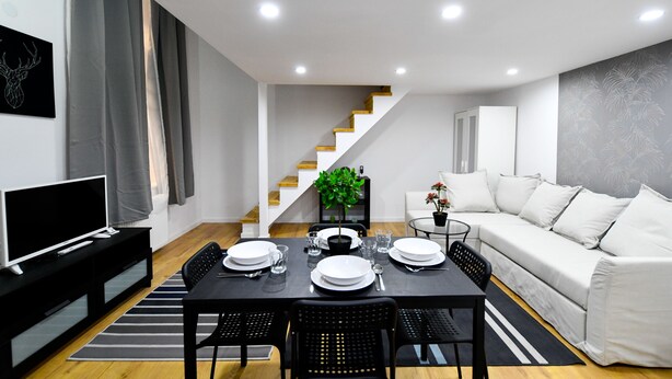 Apartment | Wohnbereich | Flachbildfernseher
