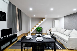 Apartment | Living area | Flat-screen TV