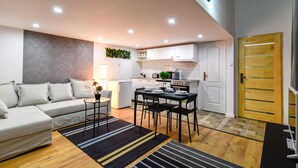 Apartment | Wohnbereich | Flachbildfernseher