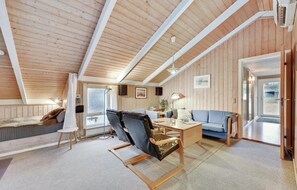 TV, fireplace, DVD player, stereo