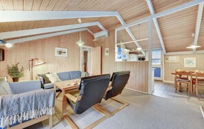 TV, peis, DVD-spiller og stereoanlegg