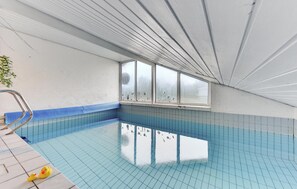Sisäuima-allas