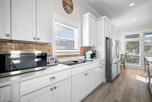 Gulf View - 30A Private Heated Pool, 3 min walk to the beach. No roads to cross.