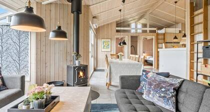 Beautiful home in Juelsminde with sauna