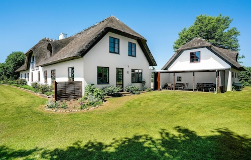 4 bedroom amazing home in Gelsted