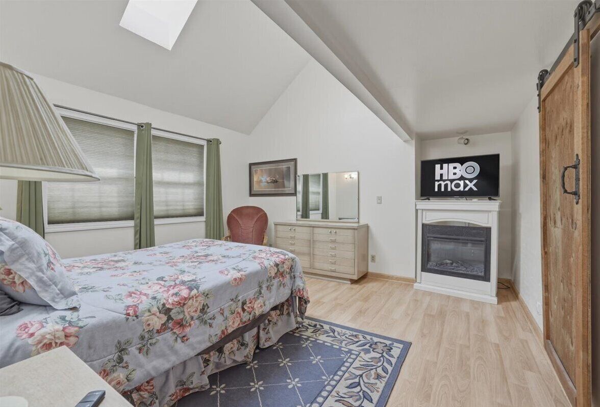 4 多间卧室、熨斗/熨衣板、旅行婴儿床、WiFi