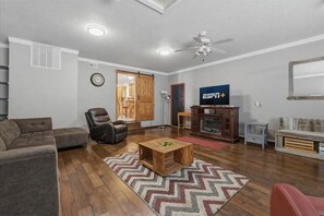 Unclassified image, 5 of 34, button