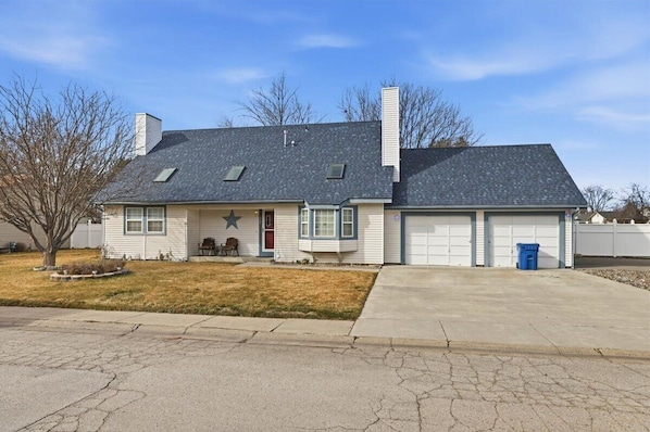 Unclassified image, 1 of 35, button - Mountain Home Gateway (Mountain Home)