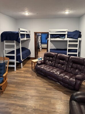 1 bedroom, WiFi, bed sheets - The Copper Lodge in Springfield (Springfield)