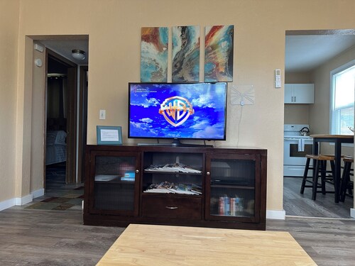 Pleasant Finch Arboretum 1BR Duplex / Centrally Located / AC / Free Parking