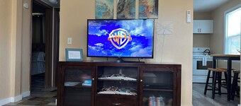 Pleasant Finch Arboretum 1BR Duplex / Centrally Located / AC / Free Parking