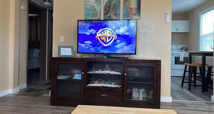 Pleasant Finch Arboretum 1BR Duplex / Centrally Located / AC / Free Parking