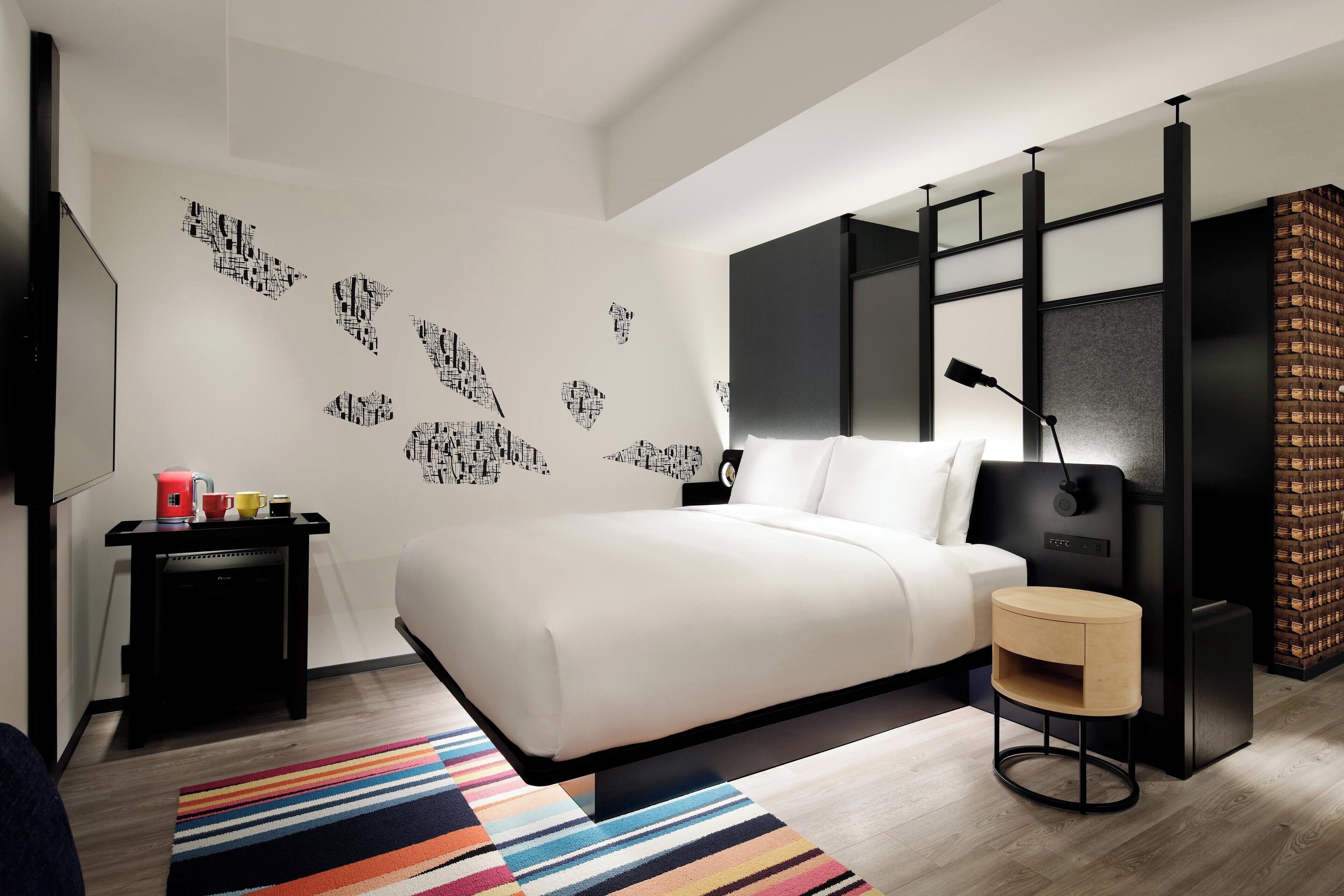 room, 1 king bed, non smoking | 1 bedroom, in-room safe, desk, iron/ironing board