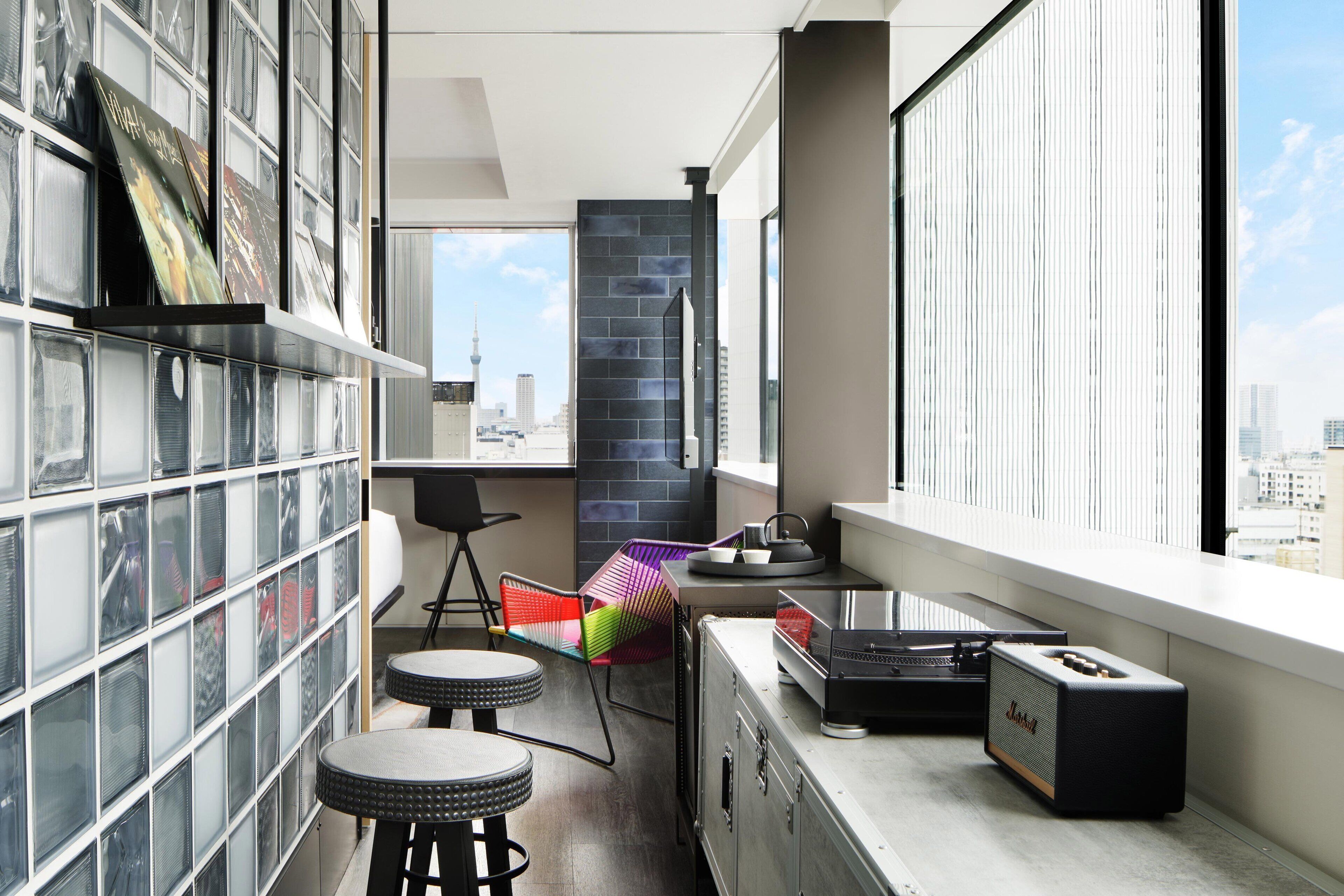 aloft, Suite, 1 cama de matrimonio grande | Caja fuerte, escritorio, tabla de planchar con plancha y wifi gratis