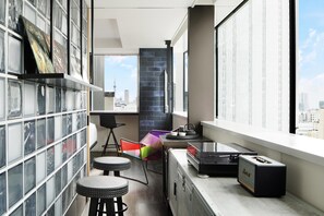 aloft, Suite, 1 King Bed | In-room safe, desk, iron/ironing board, free WiFi - Aloft Tokyo Ginza (Tokyo)