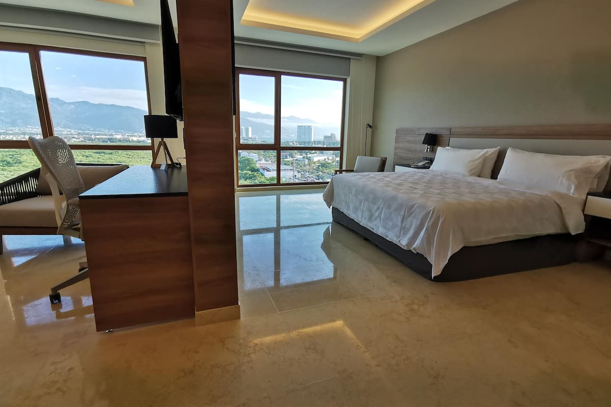 suite, 1 king bed (top floor) | 1 bedroom, minibar, in-room safe, desk