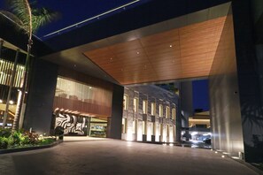 Exterior - Holiday Inn & Suites Puerto Vallarta Marina & Golf by IHG (Puerto Vallarta)