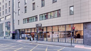 A modern building with a restaurant named 'BAR BLOCK STEAKHOUSE' on the ground floor. - Premier Inn Glasgow Cc St Enoch Square (Glasgow)