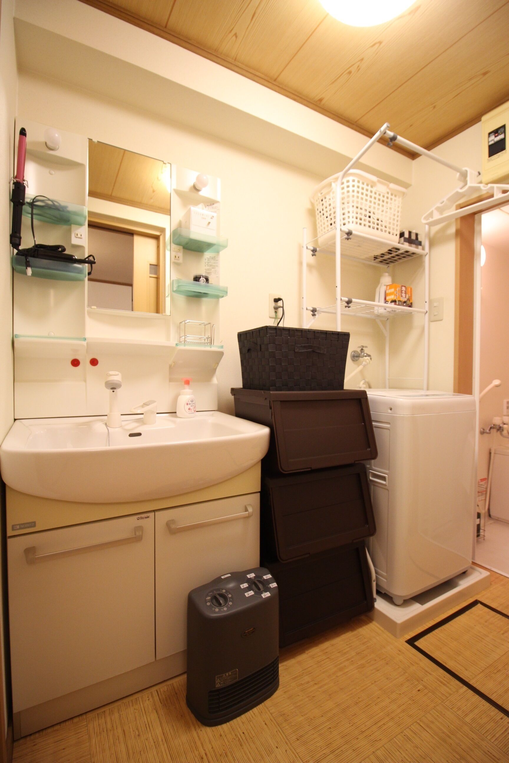 Private Vacation Home | Bathroom | Separate tub and shower, free toiletries, hair dryer, slippers