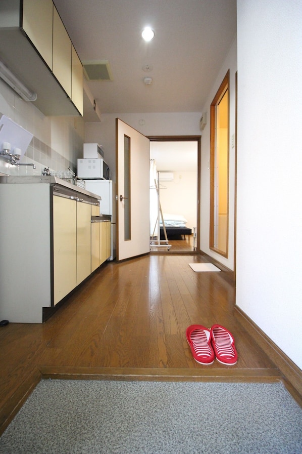 Departamento (201) | Escritorio y espacio para trabajar con laptop