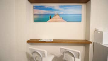 Apartment (201) | Desk, laptop workspace, iron/ironing board, free WiFi