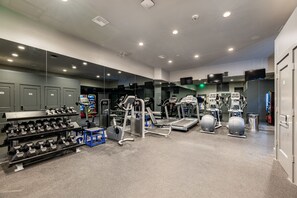 Fitness facility - ⛳️ PERFECT PENTHOUSE! Downtown, Secluded Terrace PUTT-PUTT, PING PONG, OUTDOOR CHESS+CHECKERS! (New Orleans)