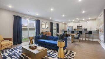 Tv, bøger, stereoanlæg