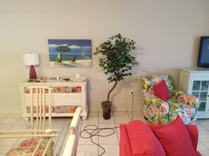 Smart-TV, DVD-Player, Bücher