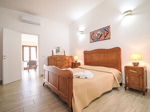 3 bedrooms, iron/ironing board, WiFi