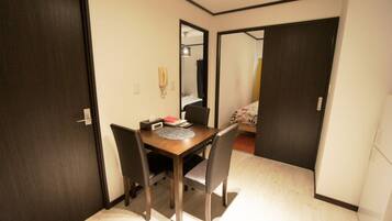 公寓, 2 间卧室 | 客房内用餐