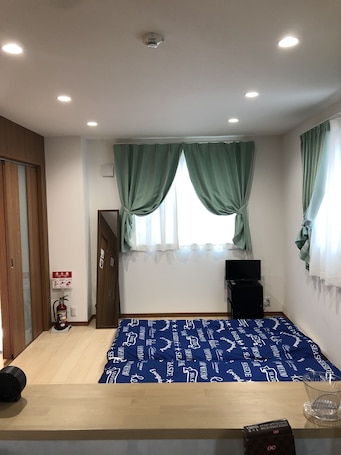 1 habitación, tabla de planchar con plancha y wifi gratis