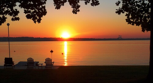 Private Beach and Dock - Relax on Narragansett Bay!