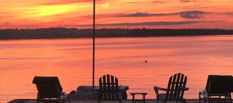 Private Beach and Dock - Relax on Narragansett Bay!
