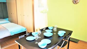 Apartment, 2 Bedrooms | In-room dining