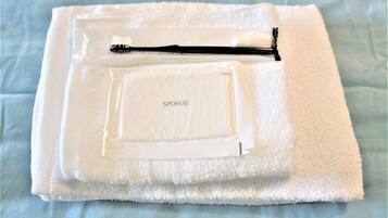 Apartment, 2 Bedrooms | Bathroom amenities | Combined shower/tub, hair dryer, towels, soap