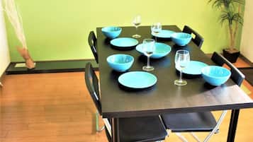 Apartment, 2 Bedrooms | In-room dining
