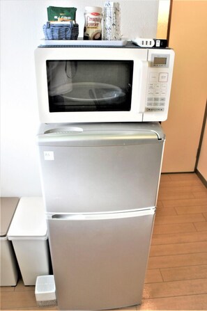 Apartment, 2 Bedrooms | Microwave