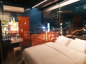 Cortinas blackout, sistema de insonorización y wifi gratis