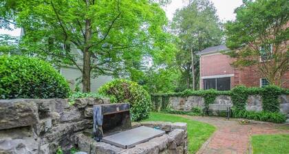 2 Bedroom-Sleeps 5-Only 5 Blocks to the Square and MTSU!