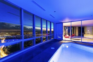 Indoor spa tub