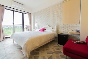 Blackout curtains, free WiFi, bed sheets