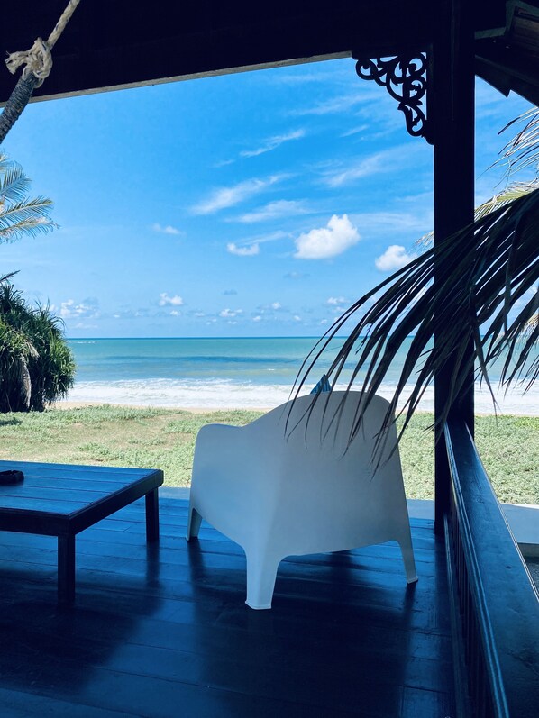 บนชายหาด