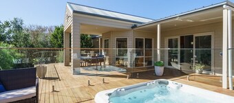 NELSON BY THE SEA - Everything you hope for in a beach house