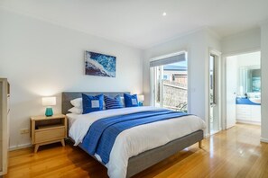 3 bedrooms, iron/ironing board, internet, bed sheets