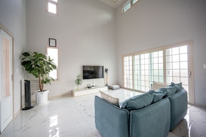 3 habitaciones, decoración personalizada y muebles diferentes