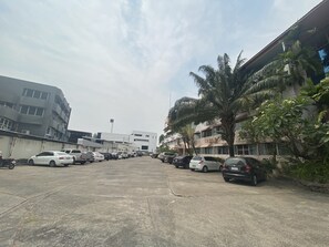 Exterior - OYO 903 Madame Kim Hostel (Lampang)