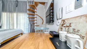 Dúplex, banyera d'hidromassatge | Equipament de l'habitació