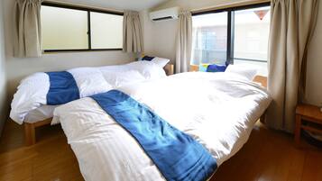 Basic House | Iron/ironing board, free WiFi, bed sheets