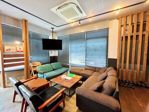 50-inch flat-screen TV with digital channels, TV, Netflix - Rakuna Inn Nagomi Honjo-Azumabashi (Tokyo)