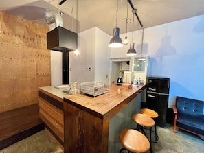 Fridge, microwave, stovetop, electric kettle - Rakuna Inn Nagomi Honjo-Azumabashi (Tokyo)